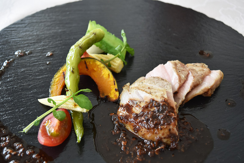 肉料理は「バームクーヘン豚のグリル季節の野菜を添えて」