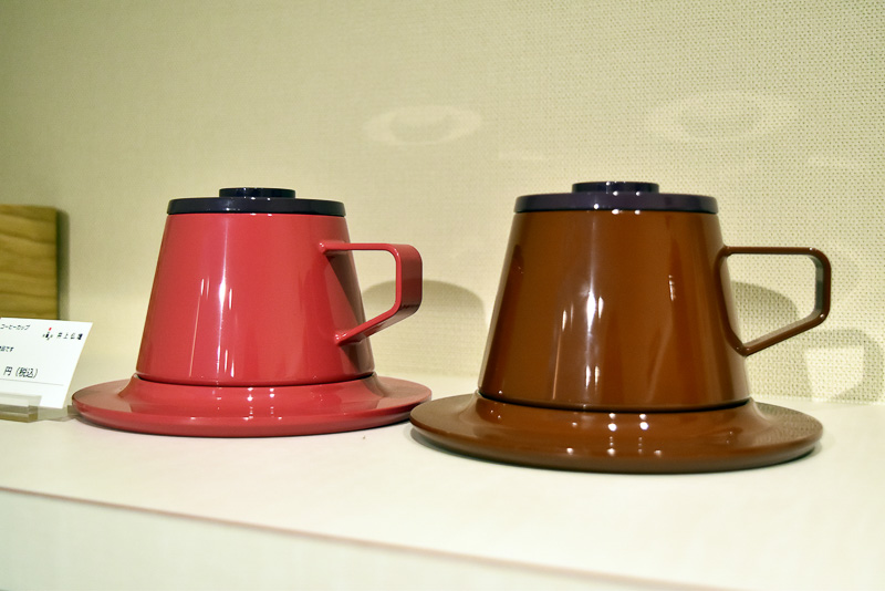 まだ参考品となっていたコーヒーカップ。素敵な色合いです