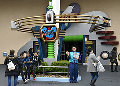 34年の歴史に幕 東京ディズニーランドの グランドサーキット レースウェイ がファイナルラップ キャンペーンを開始 17年1月11日まで実施 記念撮影用のフォトスポットも トラベル Watch