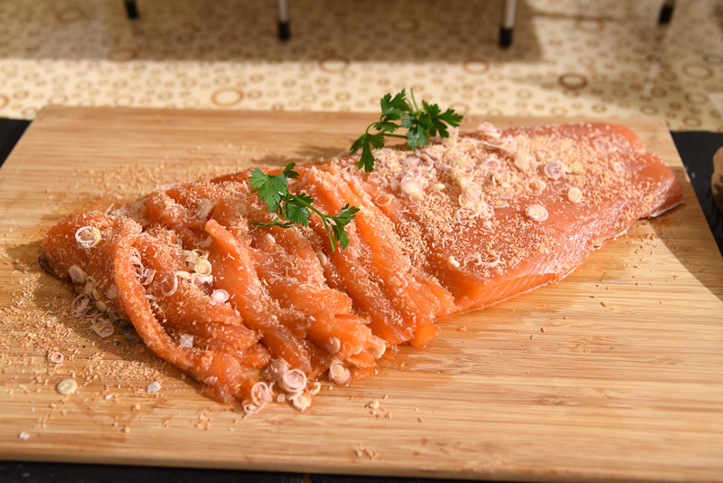 Chef Xオリジナルのココナッツ＆レモングラスは、いつものサーモンマリネが一気にトロピカルな味わいに変化