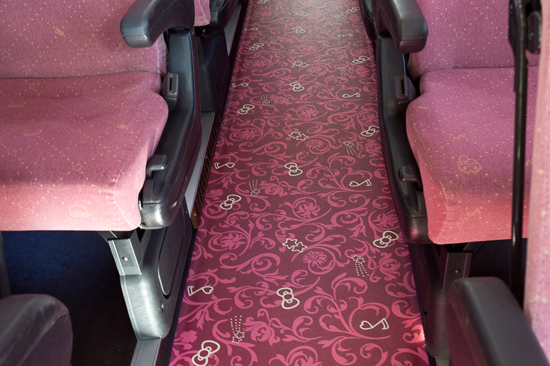 フロアカーペットもサンリオ仕様と凝っている