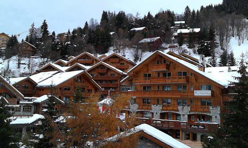 日が暮れるとこんな感じに。街はずれにある小さな教会もライトアップされ、すでにクリスマスムードでした