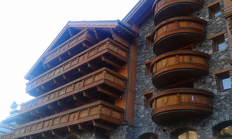 日が暮れるとこんな感じに。街はずれにある小さな教会もライトアップされ、すでにクリスマスムードでした