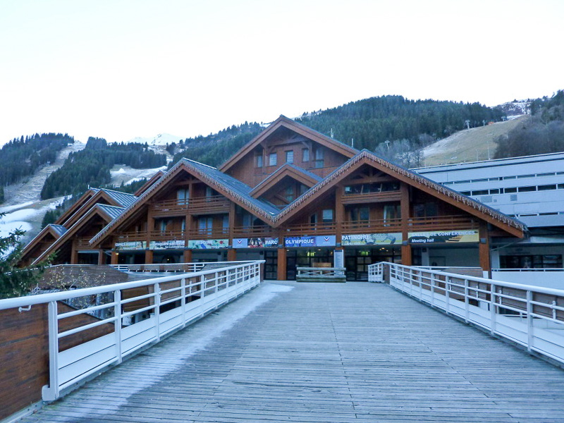 オリンピックパークの横には聖火台跡が