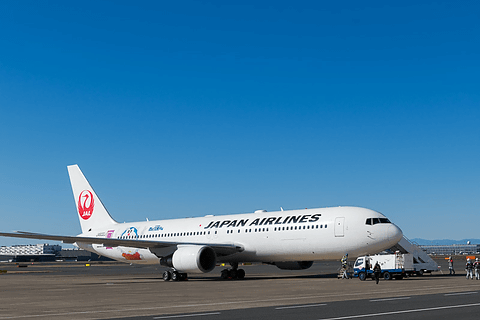 ドラえもんザ・ムービー　ボーイング767-300 コート姿のドラえもんを描いた特別塗装機、国内線向け「JAL ドラえもん