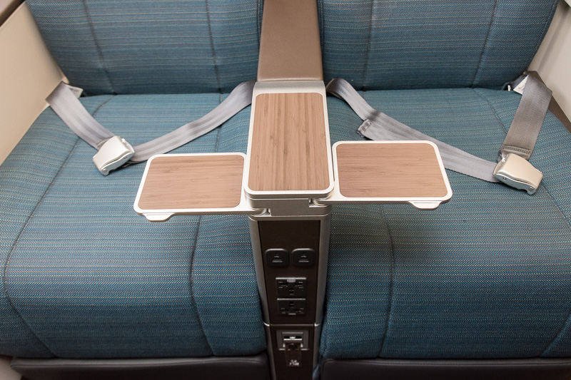 カクテルテーブル