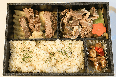 週末駅弁 神戸のすきやきとステーキ弁当 牛肉料理のツートップ すきやき と ステーキ を1度に楽しめる トラベル Watch