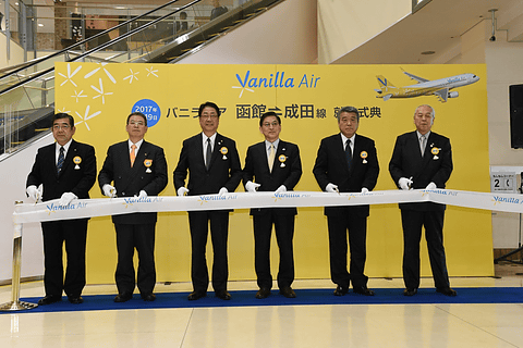 バニラエア 函館空港で函館 東京 成田 線就航式典を実施 函館の人に なまらいいっしょ バニラエア と言われたいと石井会長 トラベル Watch