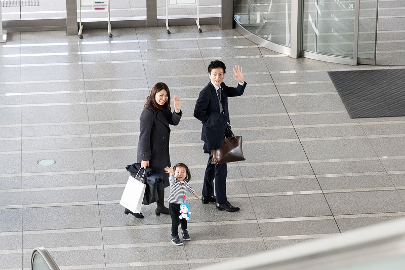 普段なら仕事中の14時過ぎに会社をあとに。「これから水族館に行きます」とのことで咲ちゃんもうれしそう