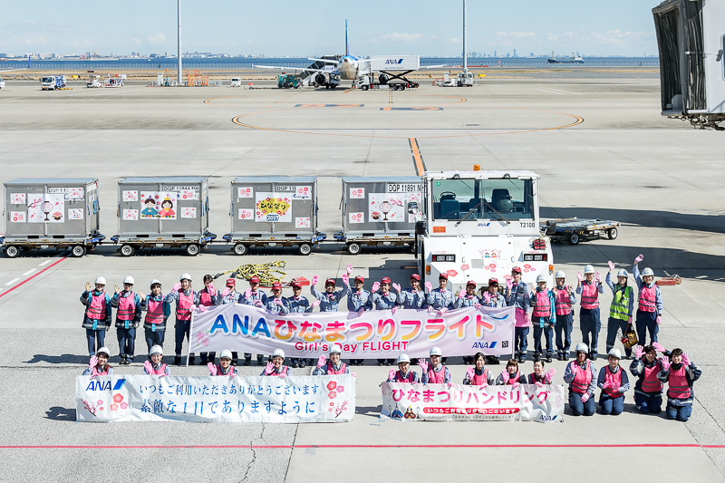 ANA91便の出発後にハンドリングスタッフ全員で記念撮影