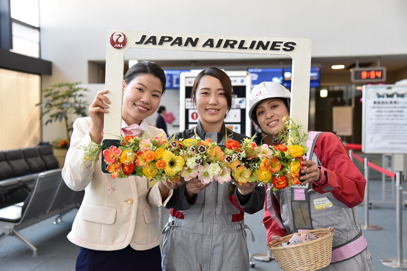 フォトフレームが用意され、記念撮影を楽しむ乗客の姿があちらこちらで見られた