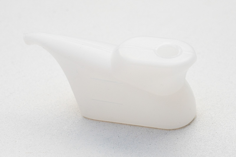 専用の注油カップ。よく見ると下線と上線のレベルがある