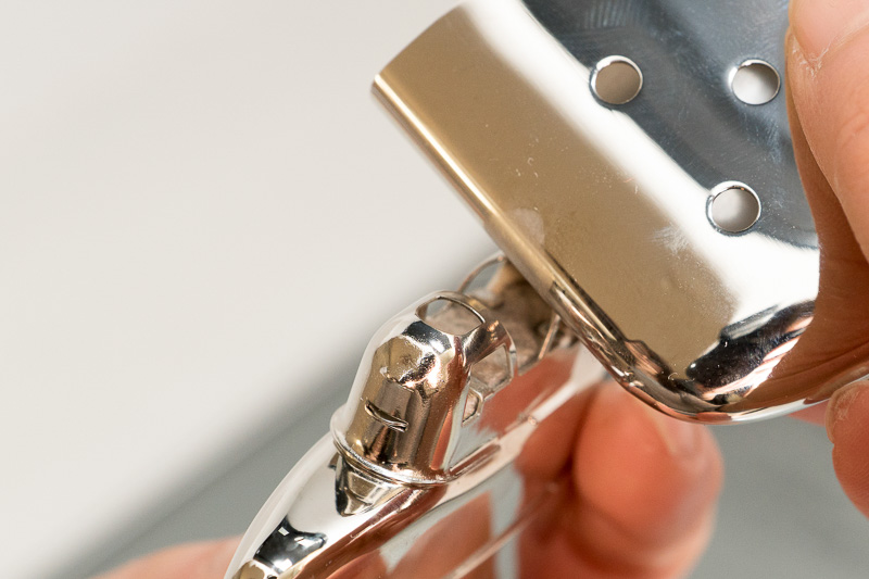 点火できたかどうかは、キャップをバーナーのヘコみに押しつけ、水蒸気が付くかどうかで判断できる