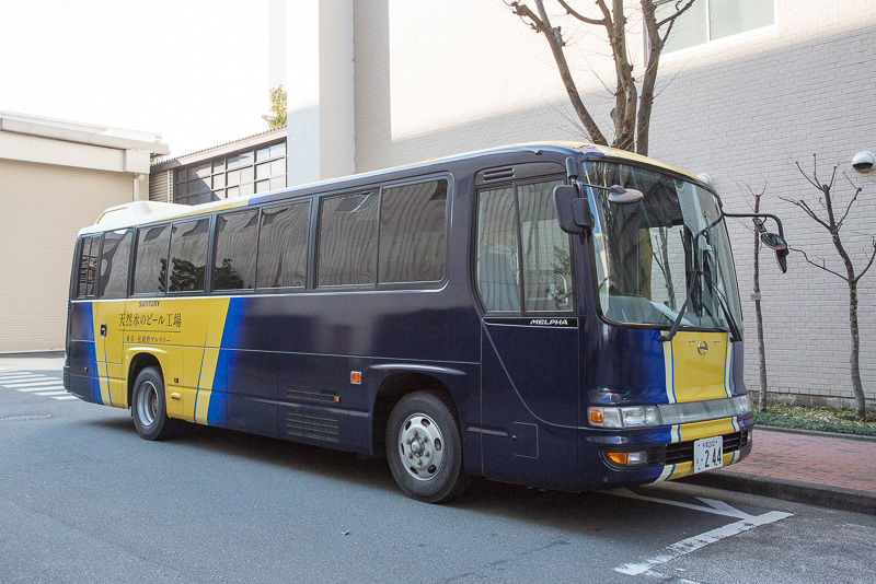 最寄り駅はJR南武線と京王線の分倍河原駅。駅前から武蔵野ブルワリーまでは無料のシャトルバス（工場見学を予約した人が対象）が出ていて、こちらはおそよ5分だ。