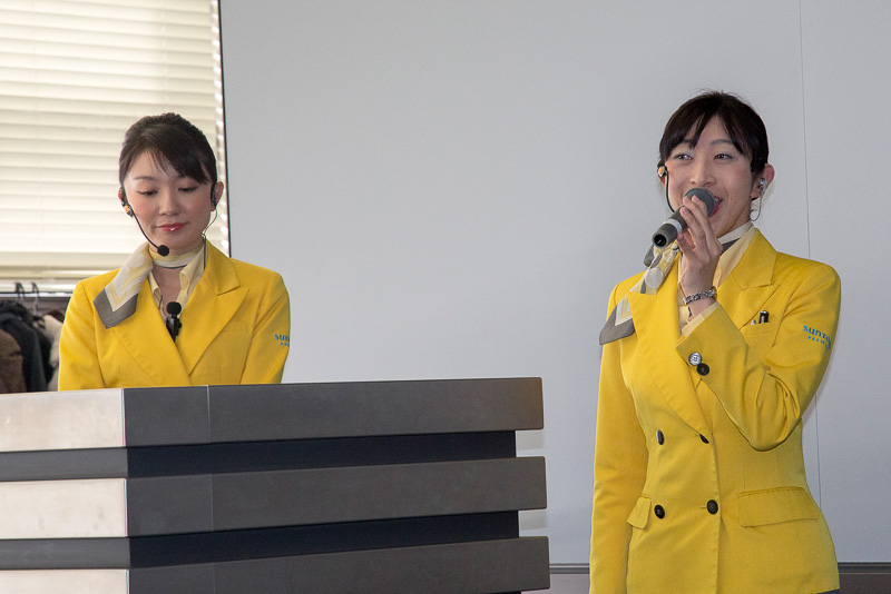 ガイドツアーはまず映像でサントリーのビール作りについての解説を見る