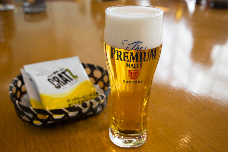 ホールでは「ザ・プレミアム・モルツ」の試飲ができる。ここにはモンドセレクション・ビール部門で受賞した最高金賞の記念品も展示されている