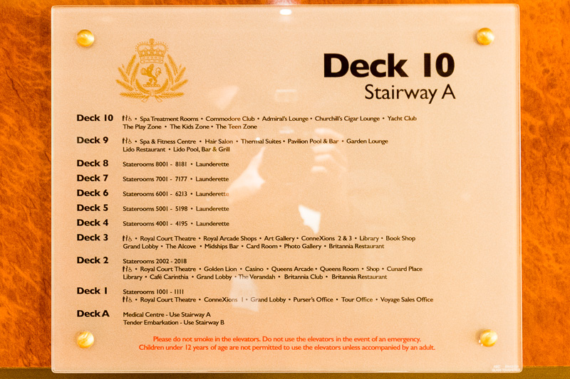 船内に掲示されている船内マップと各デッキの施設。デッキ1～12が乗客が利用できるデッキとなる