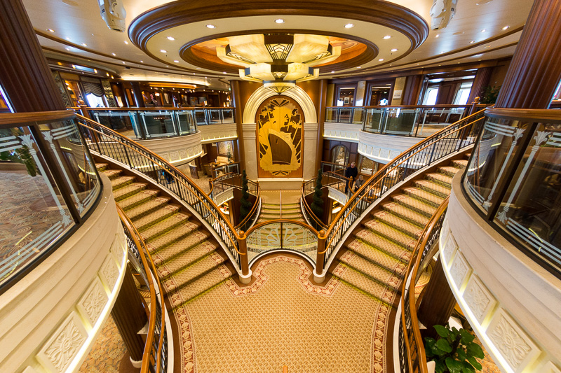 グランドロビーを最上部から見たところ