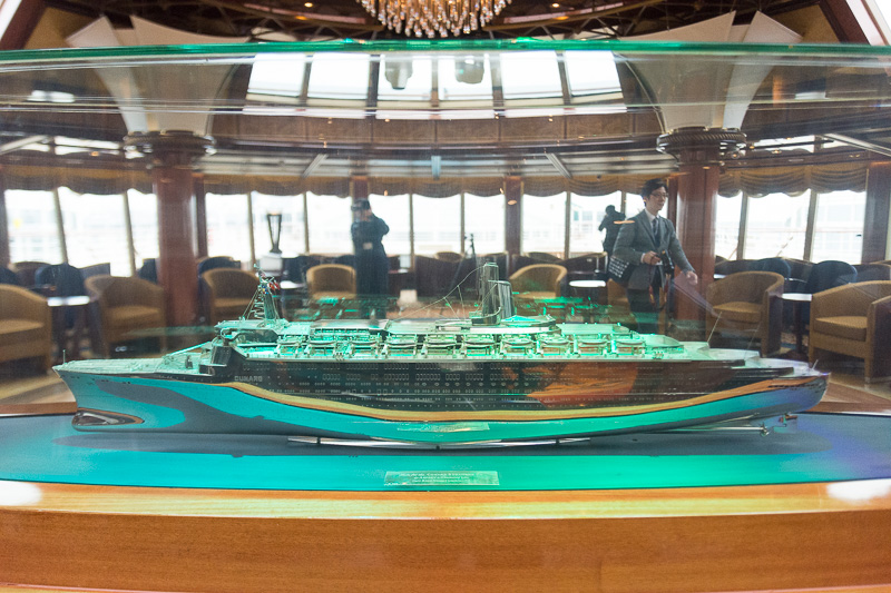 銀のクイーン・エリザベス2