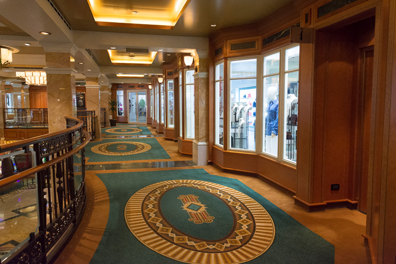 デッキ3にあるロイヤル・アーケード