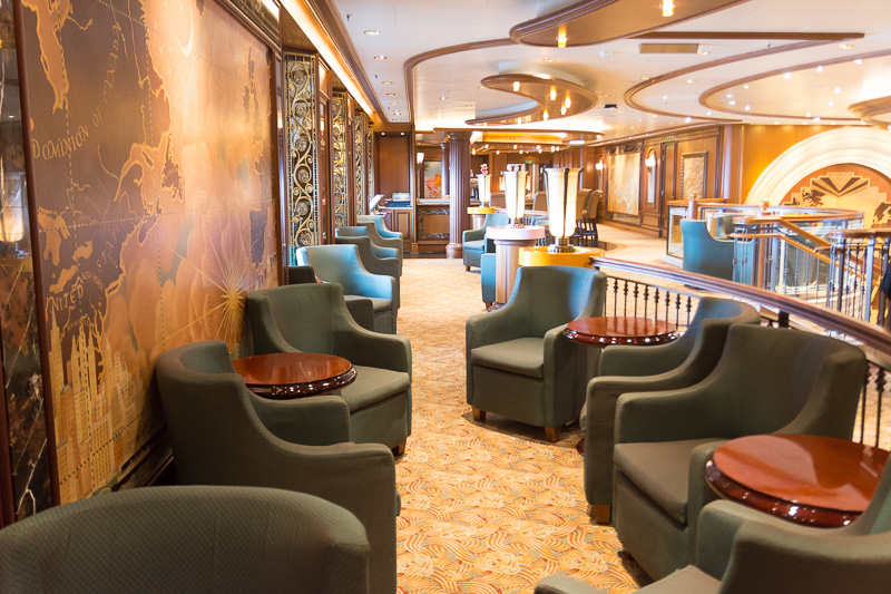 デッキ3にある「ミッドシップス・バー」