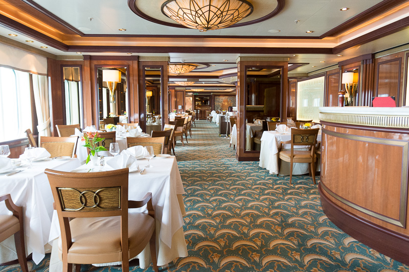 4クラスの上から3番目のクラスの乗客が利用するメインダイニング「ブリタニア・クラブ」