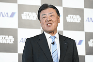 C-3PO役のアンソニー・ダニエルズ氏も来場！ スター・ウォーズ特別塗装