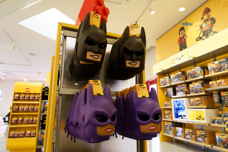 販売数制限のある限定商品も用意。出入り口近くにあるショップなので、帰り際に寄るのがお勧め
