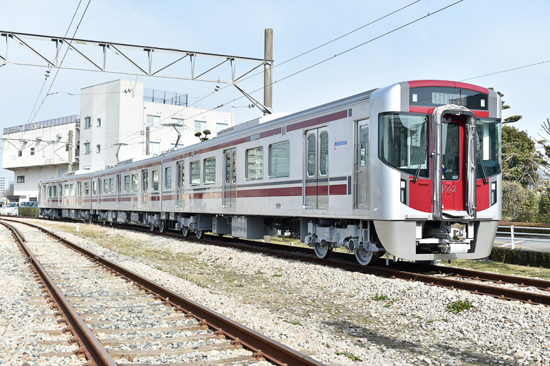 3両編成で敷地内に停車していた9000形