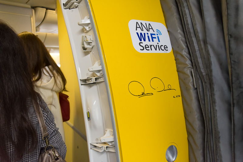 入り口にはアンソニー・ダニエルズ氏のサイン