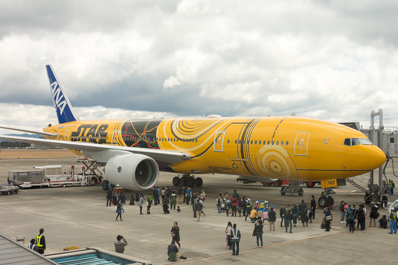 鹿児島空港に到着したC-3PO ANA JET