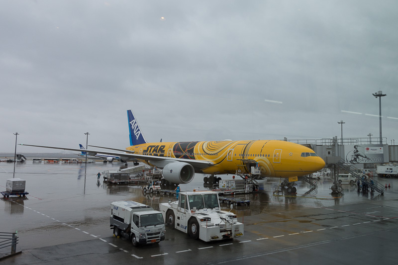 羽田空港に到着したC-3PO ANA JET