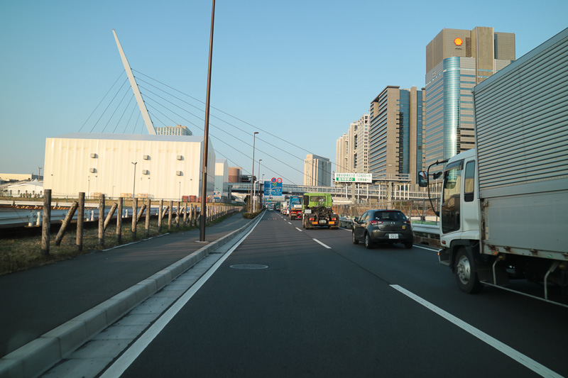 この右側が3月21日20時までの入口。すでに電光掲示板などは取り払われて移設を知らせる幕になった