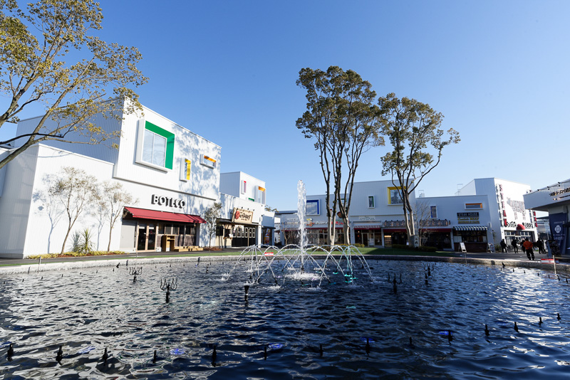 噴水のあるセントラルパーク。1日4回、音楽と照明がシンクロする噴水ショーが行なわれるという