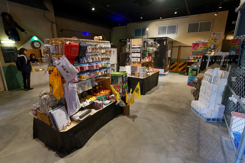 ホラーグッズやジョークグッズなども販売されている