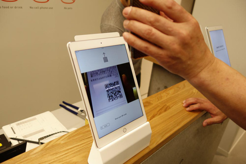 セルフチェックインにはiPadのインカメラを使っている