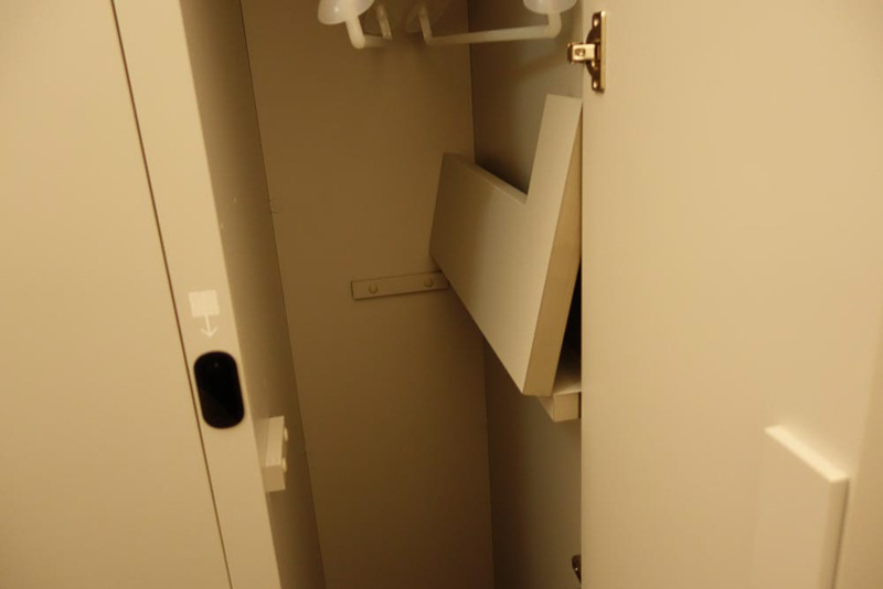 跳ね上げ可能な中段