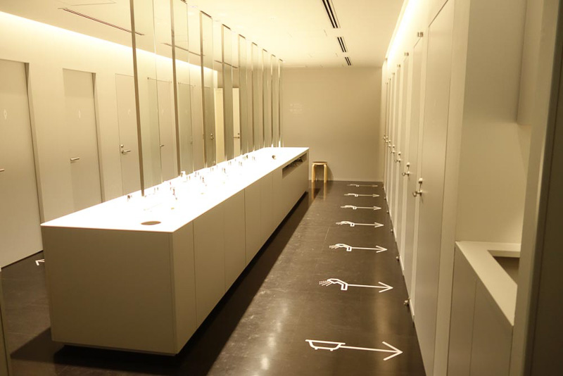 シャワーのフロア