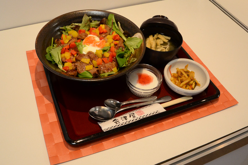 磐越自動車道 阿賀野川SA（下り）秀穂’「新潟産豚ヒレ肉の変な丼」（1100円）