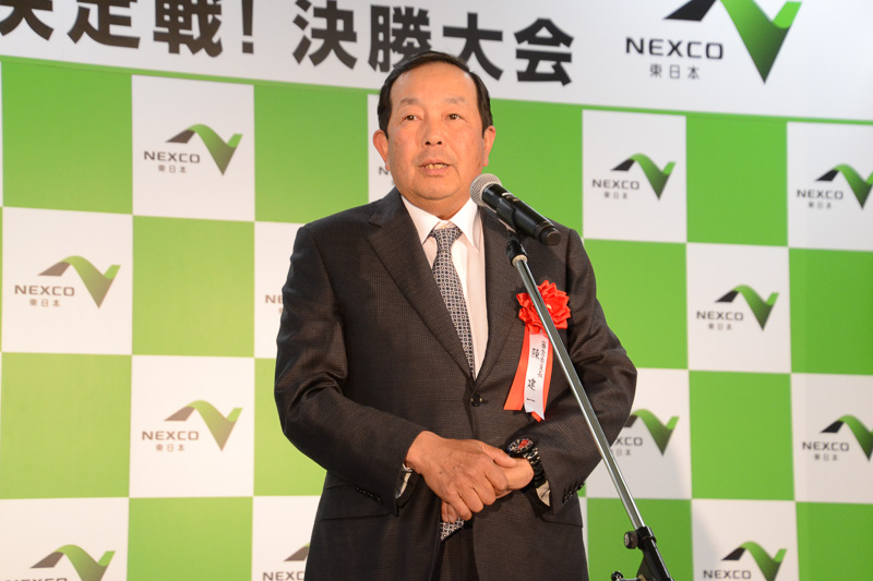 総評を行なう陳健一氏