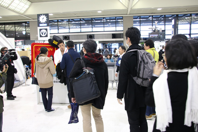 たちまち、登録した人たちで列ができた