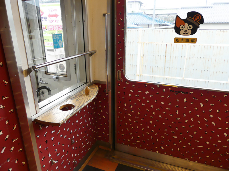 車内の装飾もいちいちかわいいのです