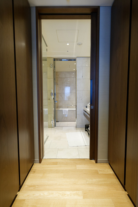 主寝室とつながっているバスルーム