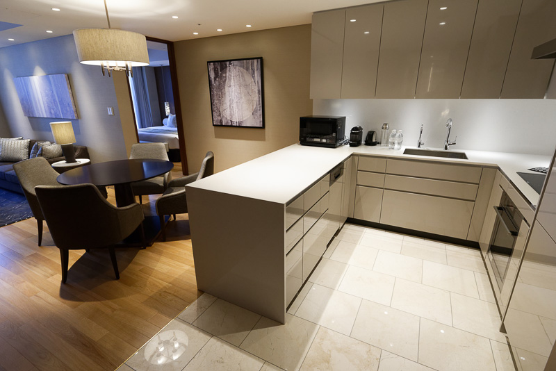 コの字型キッチンが特徴的