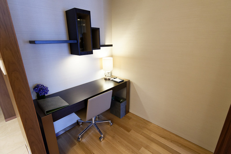 余裕のあるワーキングデスク周辺