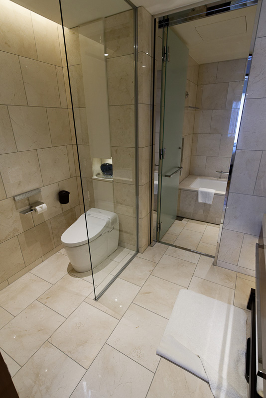 バスルームとトイレは2つずつある