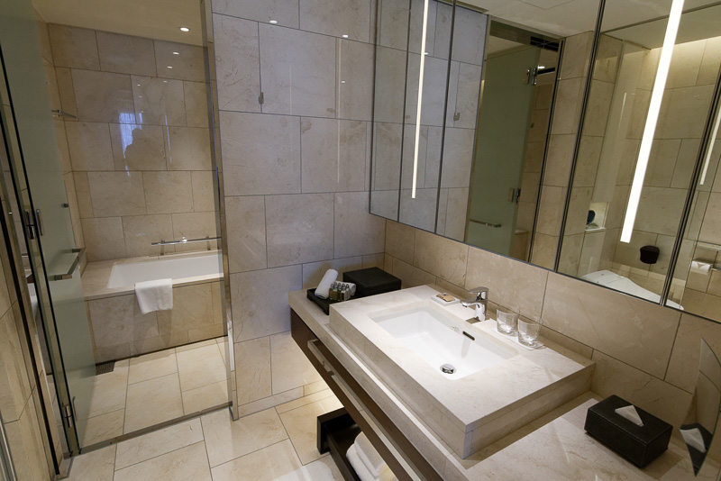 バスルームとトイレは2つずつある