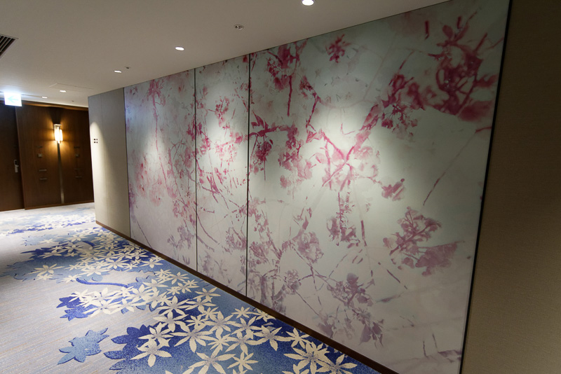 23、24階は桜で「春」をイメージさせる