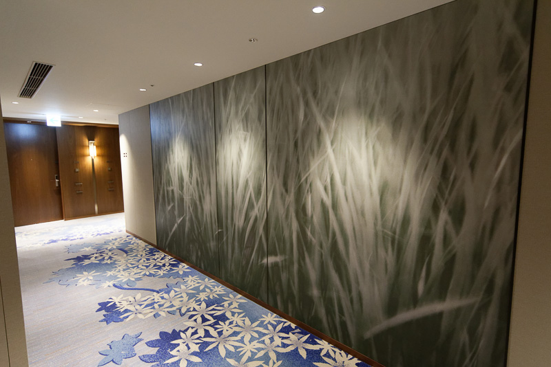 25、26階は緑や菜の花（？）で「夏」をイメージ