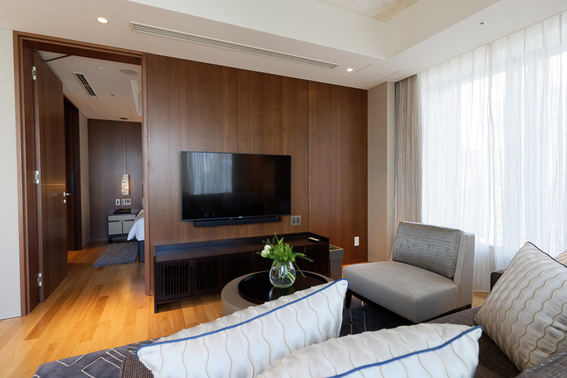 対面型キッチンとリビング